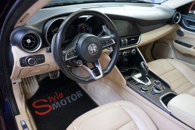 Alfa Romeo Giulia 2.2 Turbodiesel 210 CV AT8 AWD Q4 Veloce (5)