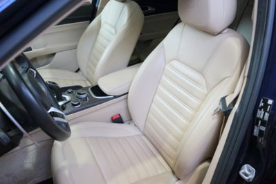 Alfa Romeo Giulia 2.2 Turbodiesel 210 CV AT8 AWD Q4 Veloce (6)