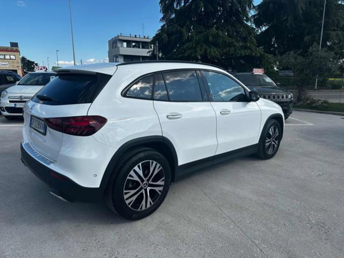 Mercedes-Benz GLA SUV 200 d Progressive Advanced Plus 4matic auto (4)