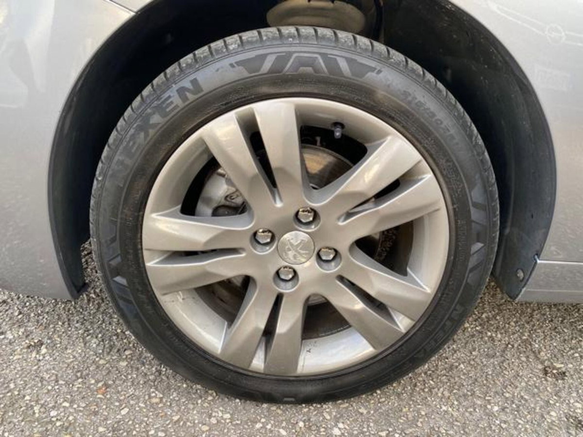 Peugeot 5008 BlueHDi 150 S&S Allure (17)