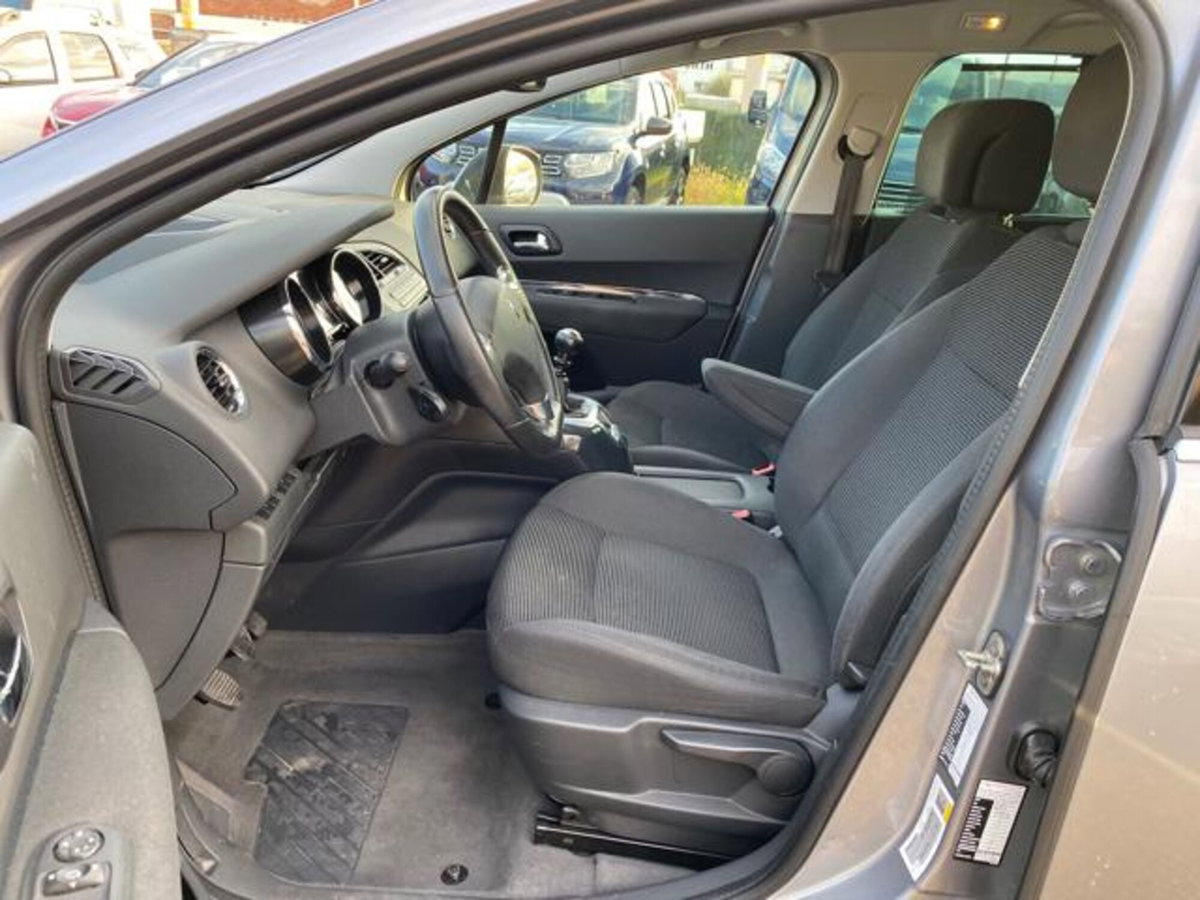 Peugeot 5008 BlueHDi 150 S&S Allure (5)