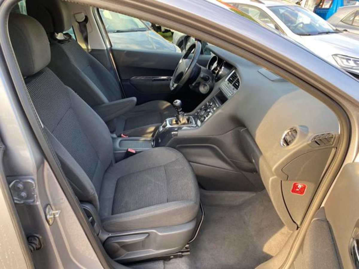 Peugeot 5008 BlueHDi 150 S&S Allure (9)