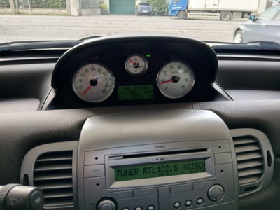 Lancia Ypsilon 1.4 Argento Ecochic GPL (16)