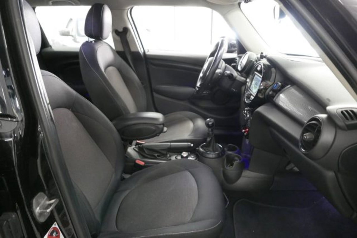 MINI Mini 1.5 Cooper D Boost 5 porte (8)