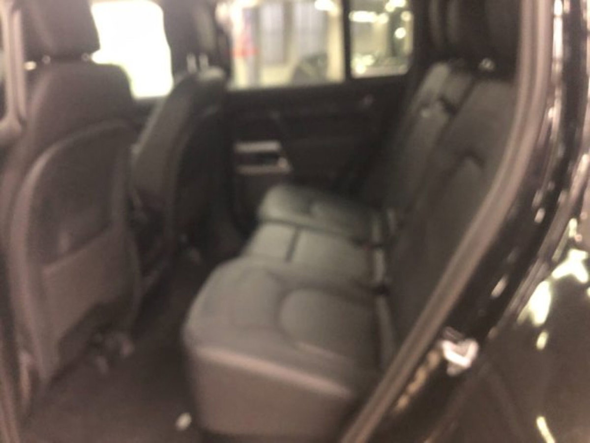 Land Rover Defender 110 3.0D I6 250 CV AWD Auto Commercial SE (10)
