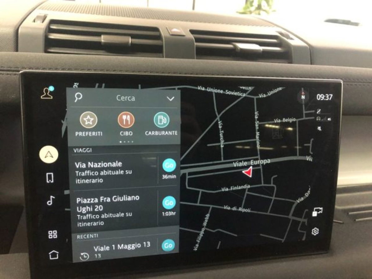 Land Rover Defender 110 3.0D I6 250 CV AWD Auto Commercial SE (20)