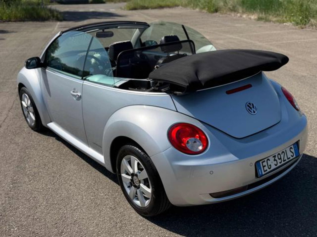Volkswagen New Beetle Cabrio TDI 105CV Lim. Red Edt. (10)