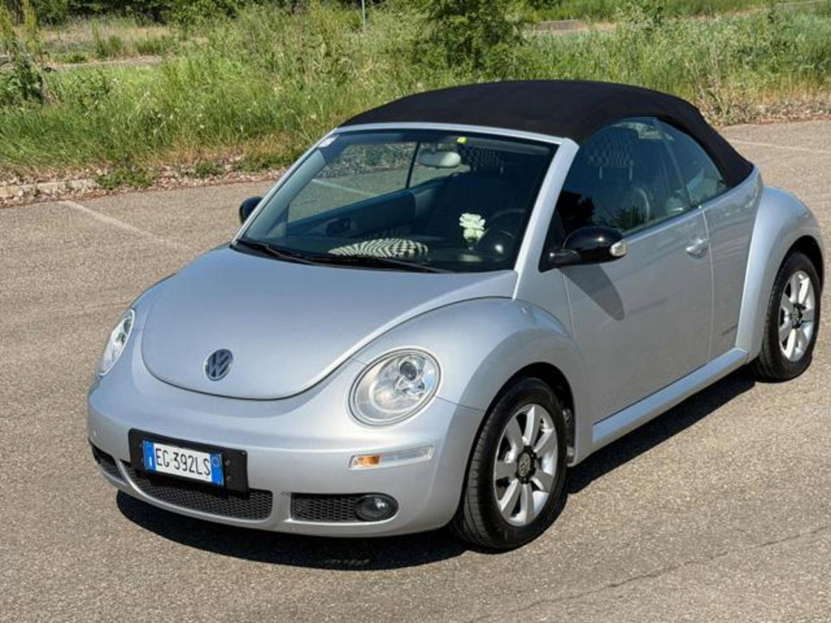 Volkswagen New Beetle Cabrio TDI 105CV Lim. Red Edt. (11)