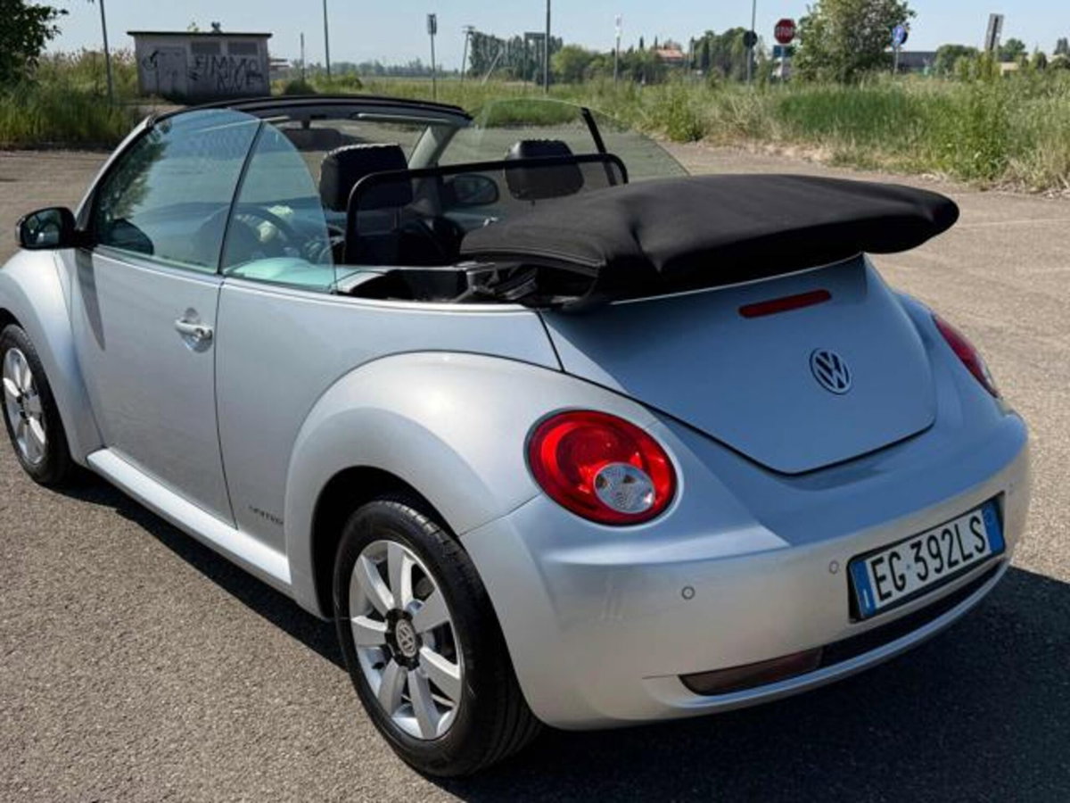 Volkswagen New Beetle Cabrio TDI 105CV Lim. Red Edt. (12)