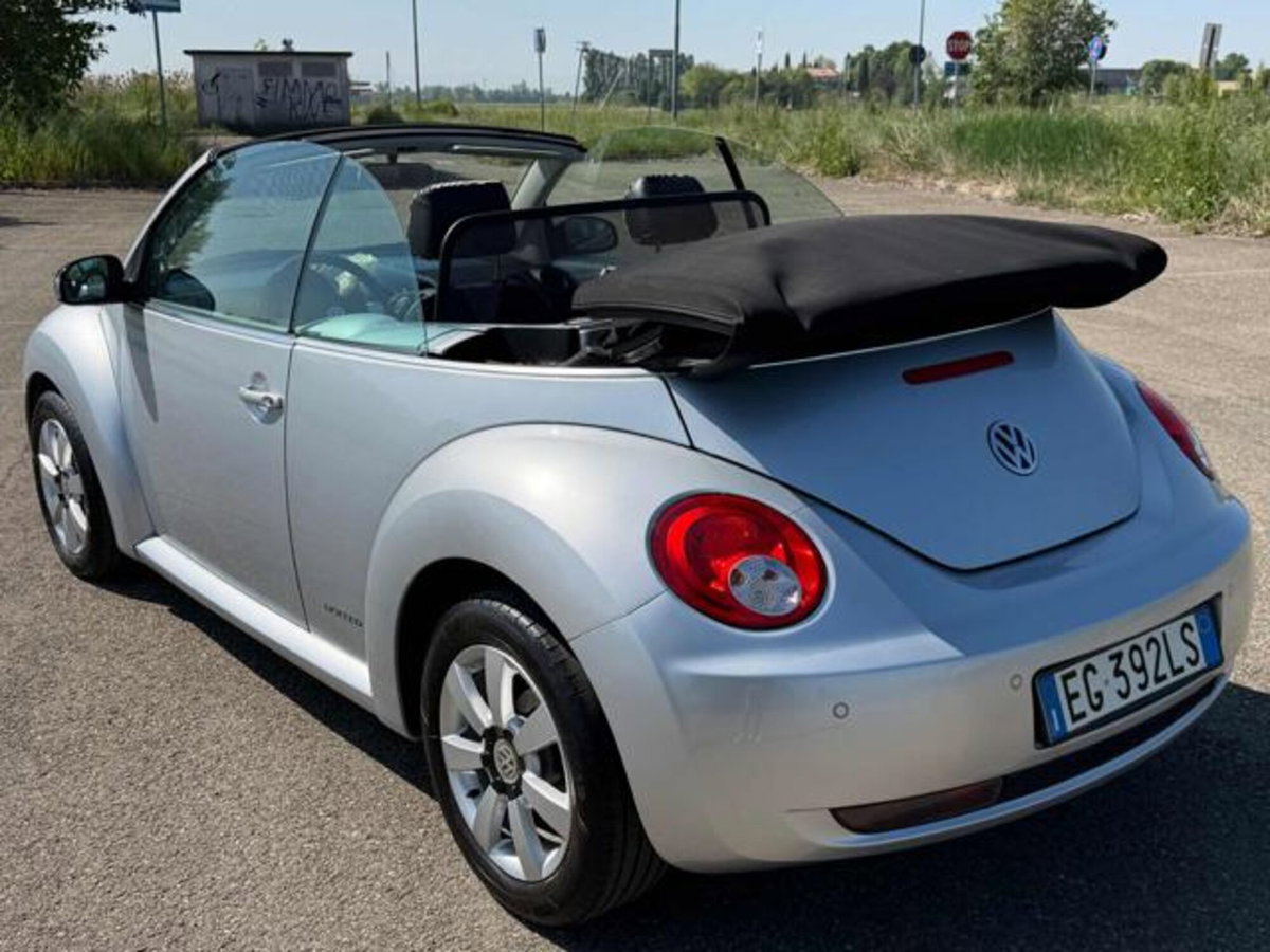 Volkswagen New Beetle Cabrio TDI 105CV Lim. Red Edt. (13)