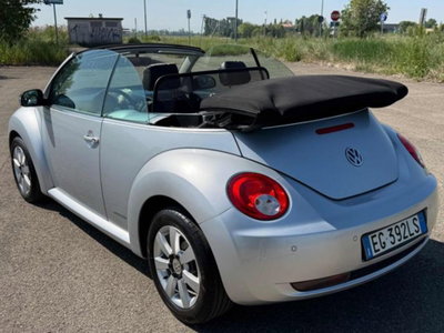 Volkswagen New Beetle Cabrio TDI 105CV Lim. Red Edt. (13)