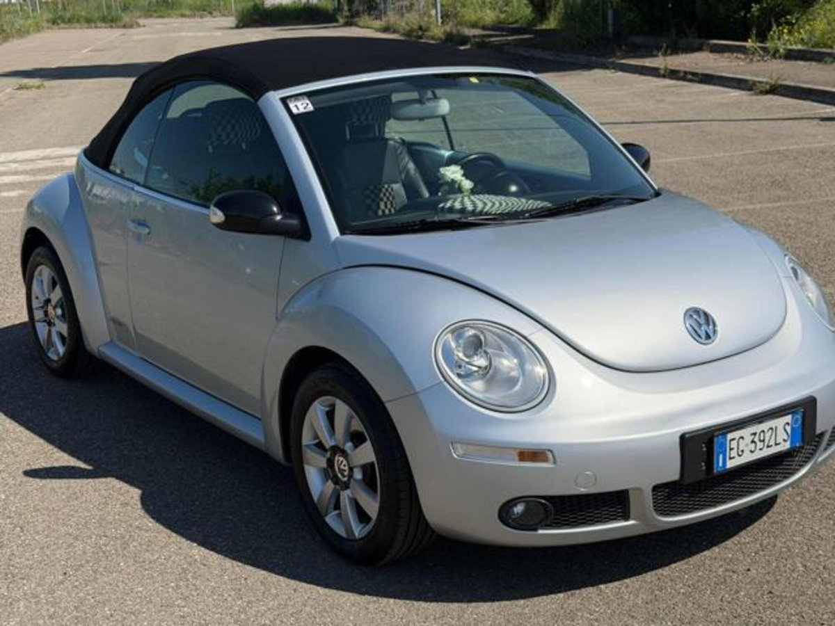 Volkswagen New Beetle Cabrio TDI 105CV Lim. Red Edt. (14)