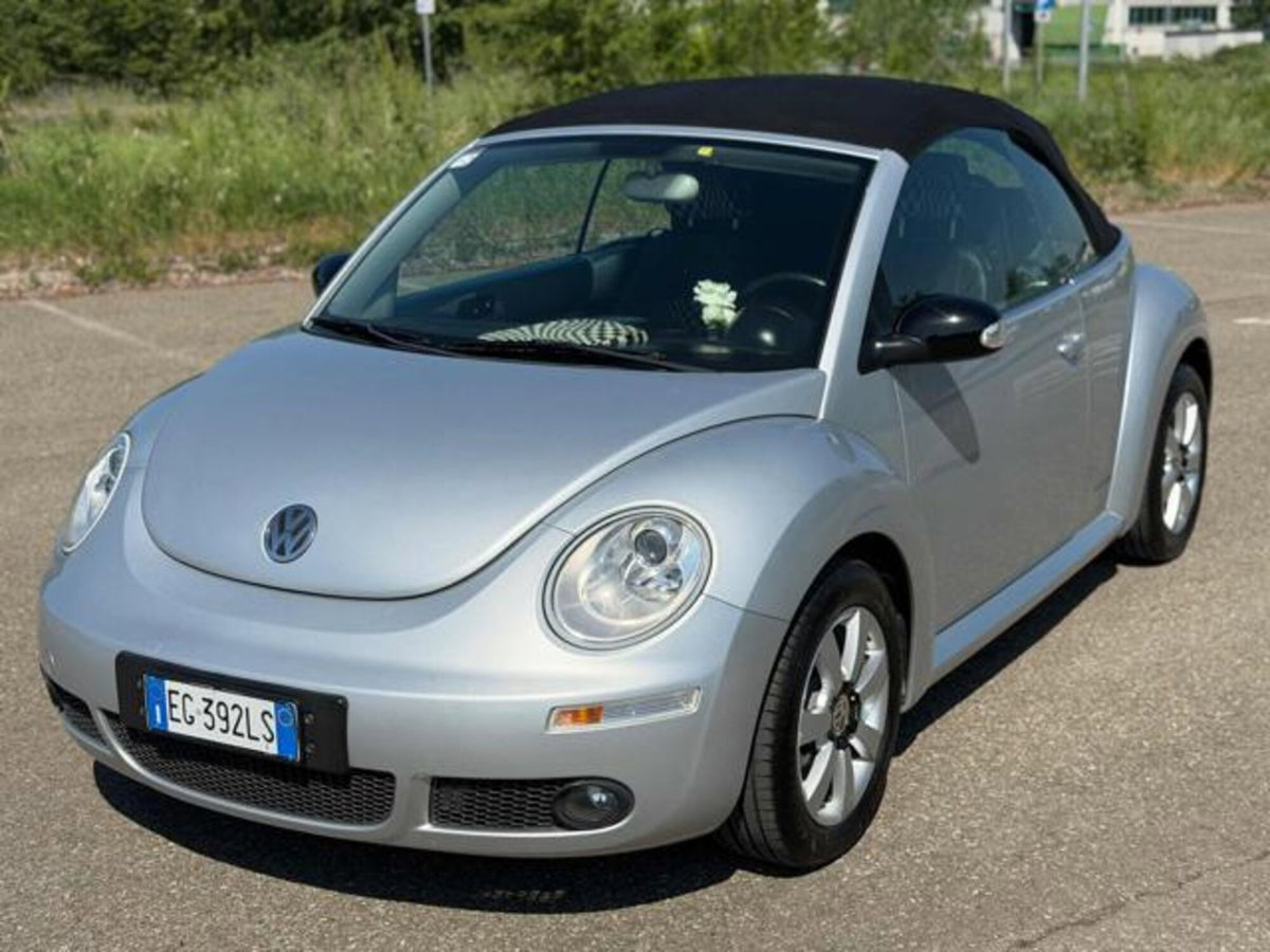 Volkswagen New Beetle Cabrio TDI 105CV Lim. Red Edt. (2)