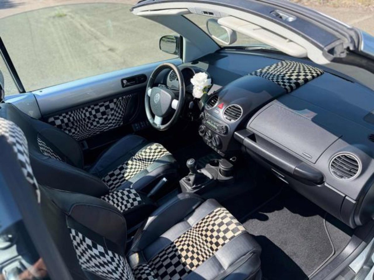 Volkswagen New Beetle Cabrio TDI 105CV Lim. Red Edt. (3)