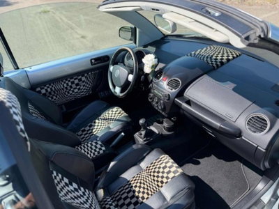 Volkswagen New Beetle Cabrio TDI 105CV Lim. Red Edt. (3)