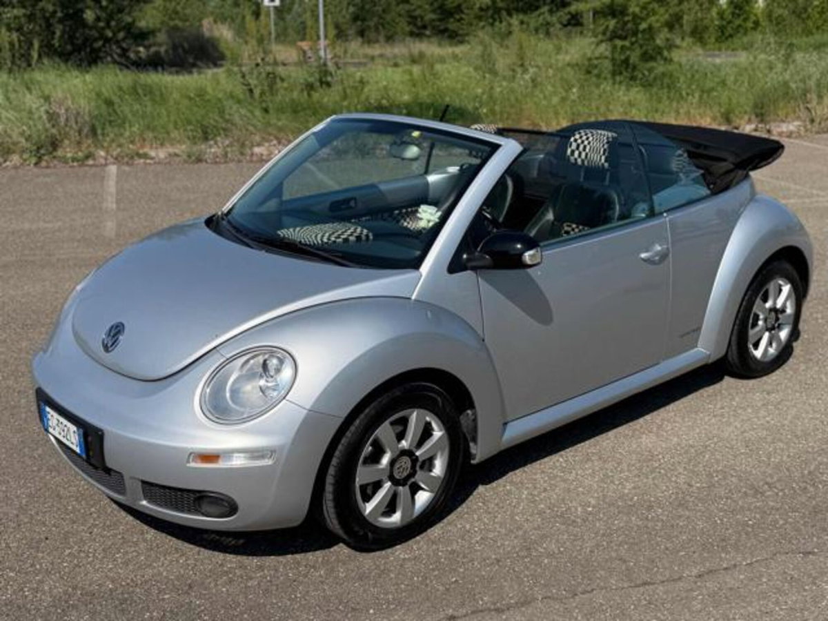 Volkswagen New Beetle Cabrio TDI 105CV Lim. Red Edt. (4)