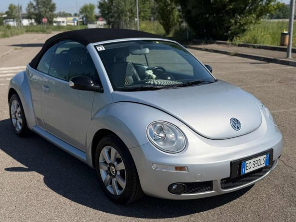 Volkswagen New Beetle Cabrio TDI 105CV Lim. Red Edt. (5)