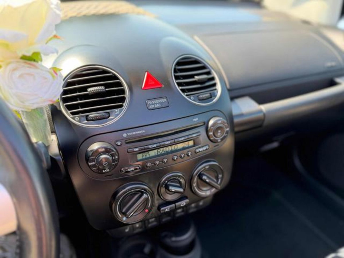 Volkswagen New Beetle Cabrio TDI 105CV Lim. Red Edt. (8)