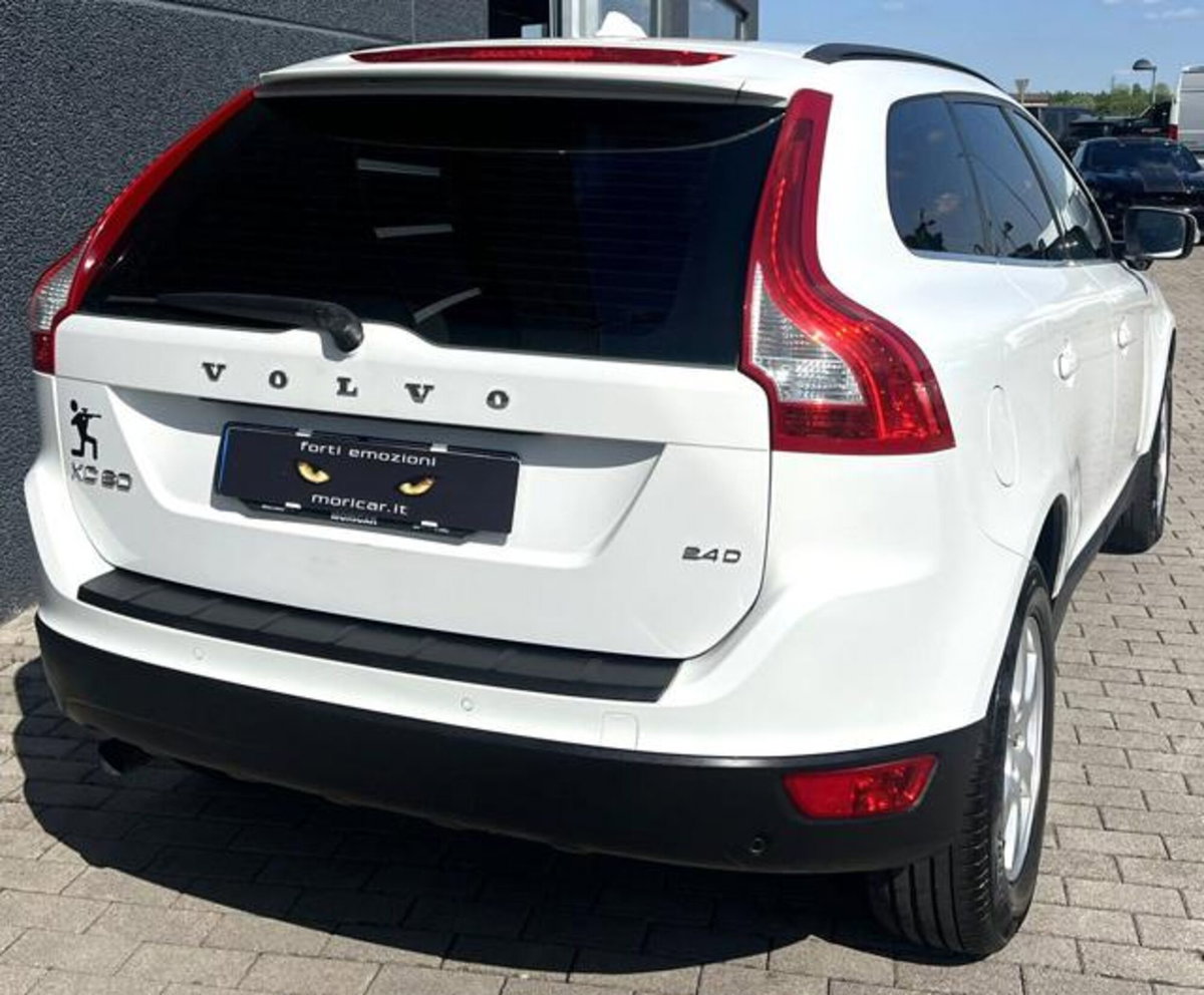 Volvo XC60 2.4 D 175 CV FWD DRIVe Momentum (11)