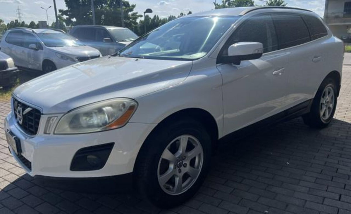Volvo XC60 2.4 D 175 CV FWD DRIVe Momentum (13)