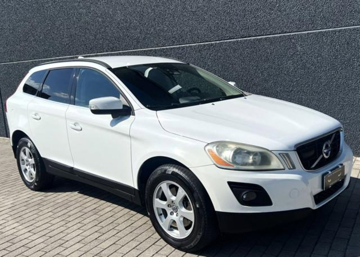 Volvo XC60 2.4 D 175 CV FWD DRIVe Momentum (4)