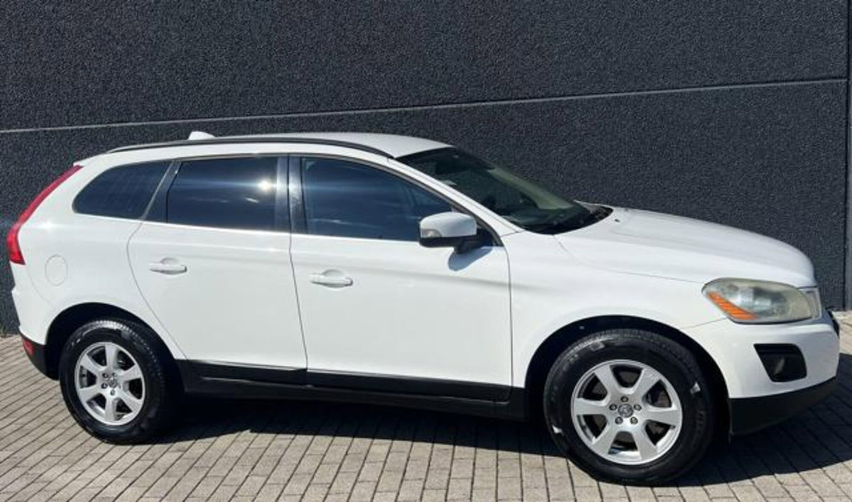 Volvo XC60 2.4 D 175 CV FWD DRIVe Momentum (7)