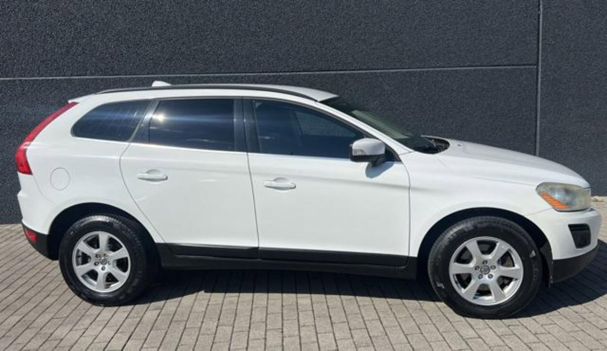 Volvo XC60 2.4 D 175 CV FWD DRIVe Momentum (8)