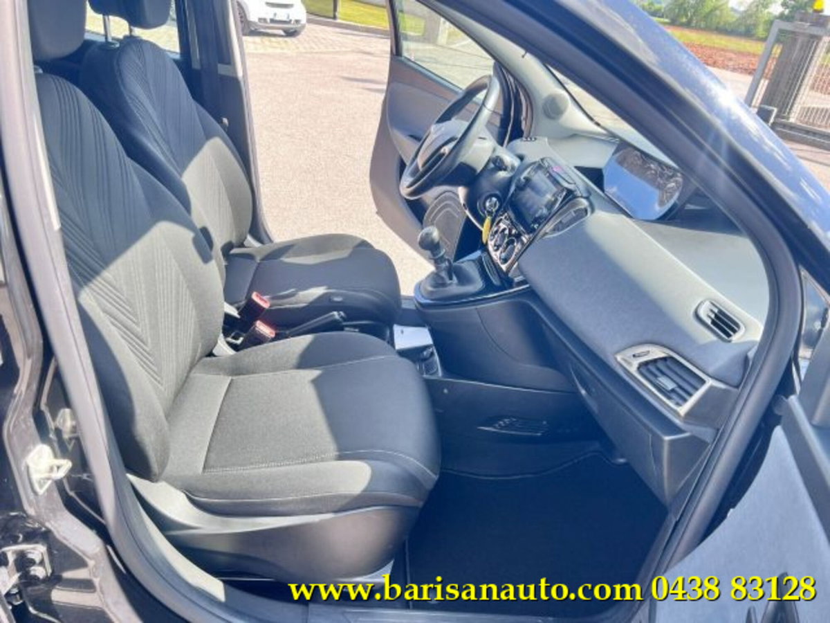 Lancia Ypsilon 1.0 FireFly 5 porte S&S Hybrid Gold Plus (6)