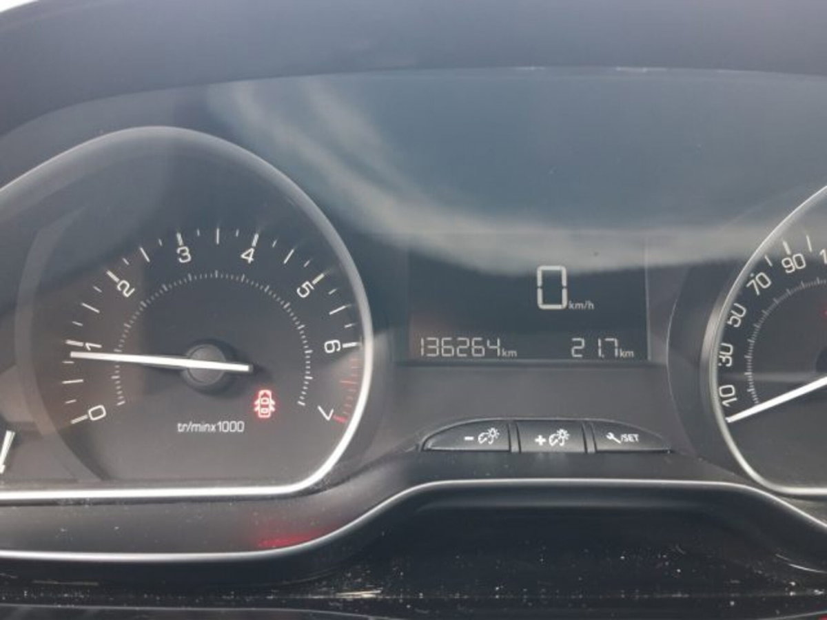 Peugeot 208 82 5 porte Allure (10)