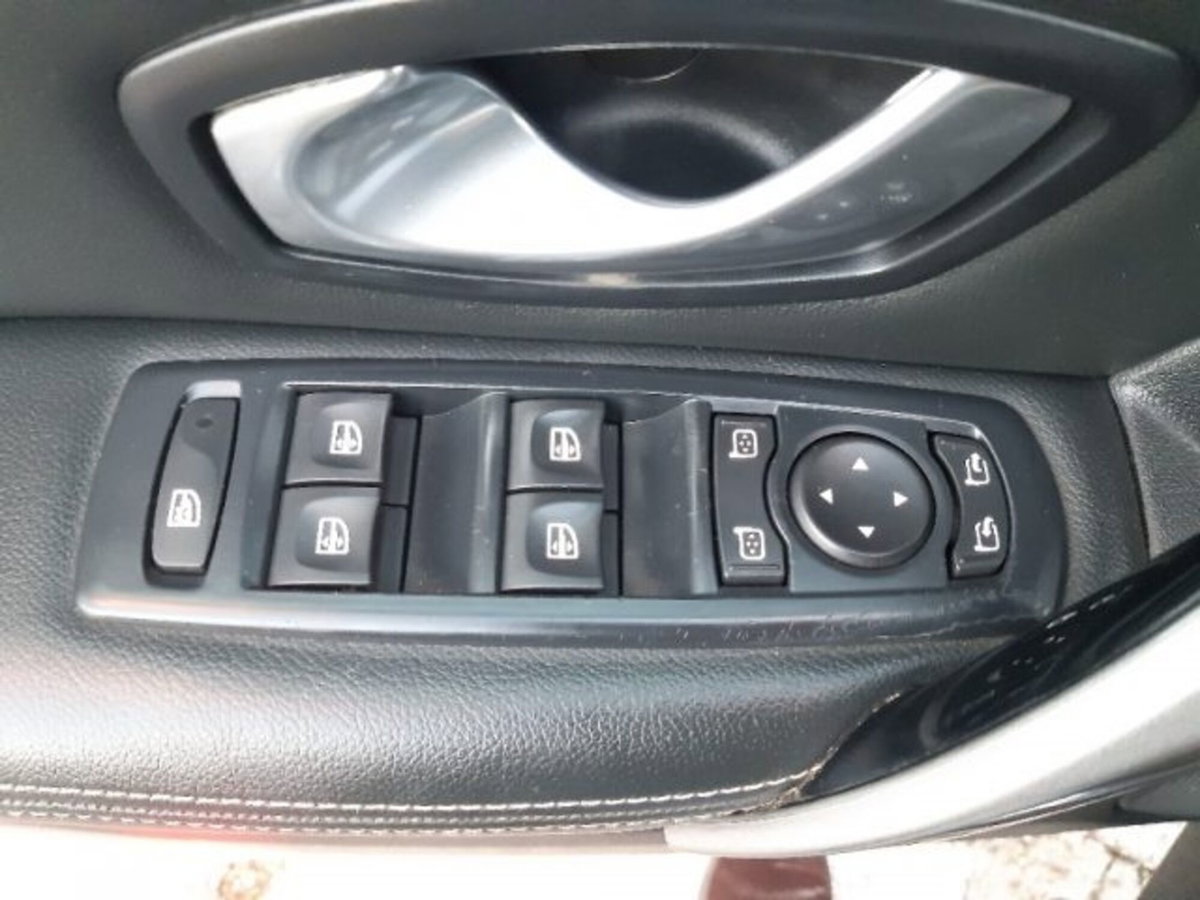 Renault Laguna SporTour 2.0 dCi 150CV SporTour 4Control (14)