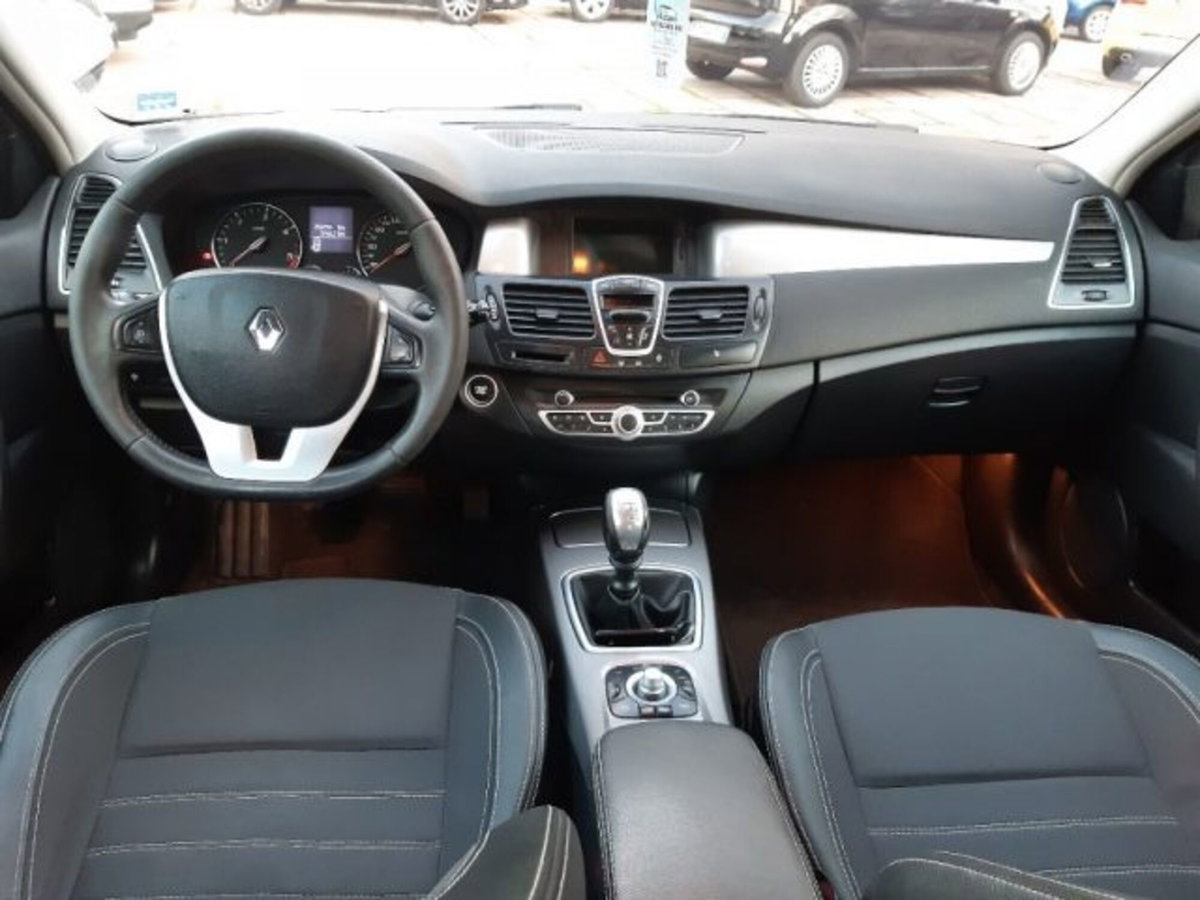 Renault Laguna SporTour 2.0 dCi 150CV SporTour 4Control (5)