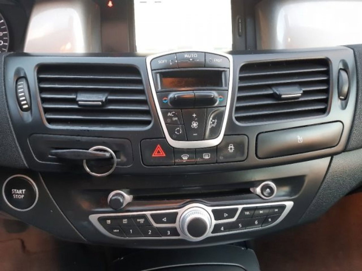 Renault Laguna SporTour 2.0 dCi 150CV SporTour 4Control (9)