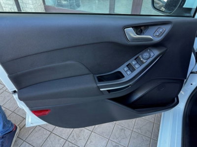 Ford Fiesta 1.1 75 CV 5 porte Titanium (16)
