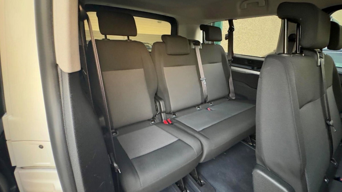 Peugeot Traveller BlueHDi 140 S&S EAT8 Standard Active (10)