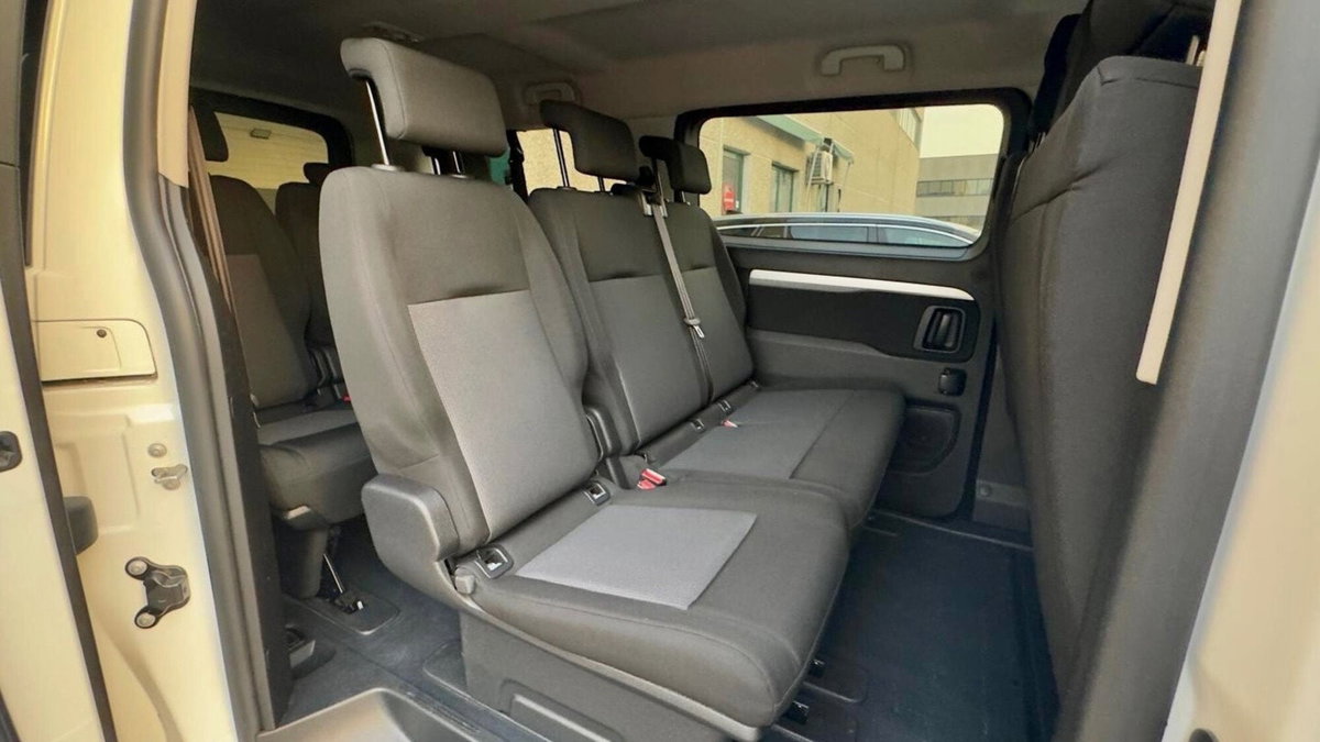 Peugeot Traveller BlueHDi 140 S&S EAT8 Standard Active (11)