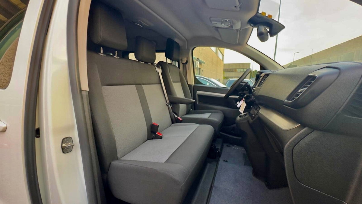 Peugeot Traveller BlueHDi 140 S&S EAT8 Standard Active (12)