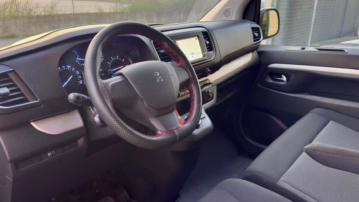 Peugeot Traveller BlueHDi 140 S&S EAT8 Standard Active (16)