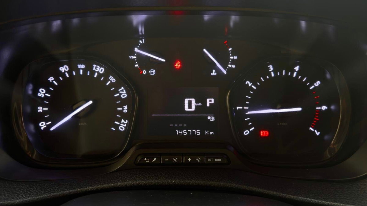 Peugeot Traveller BlueHDi 140 S&S EAT8 Standard Active (18)