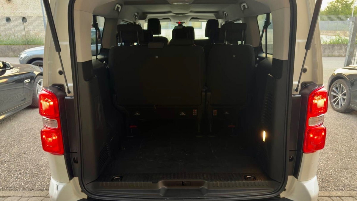 Peugeot Traveller BlueHDi 140 S&S EAT8 Standard Active (20)