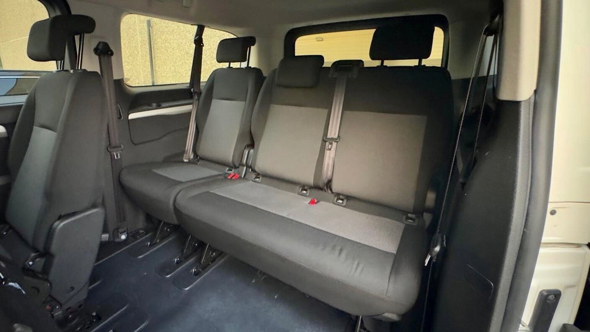 Peugeot Traveller BlueHDi 140 S&S EAT8 Standard Active (9)