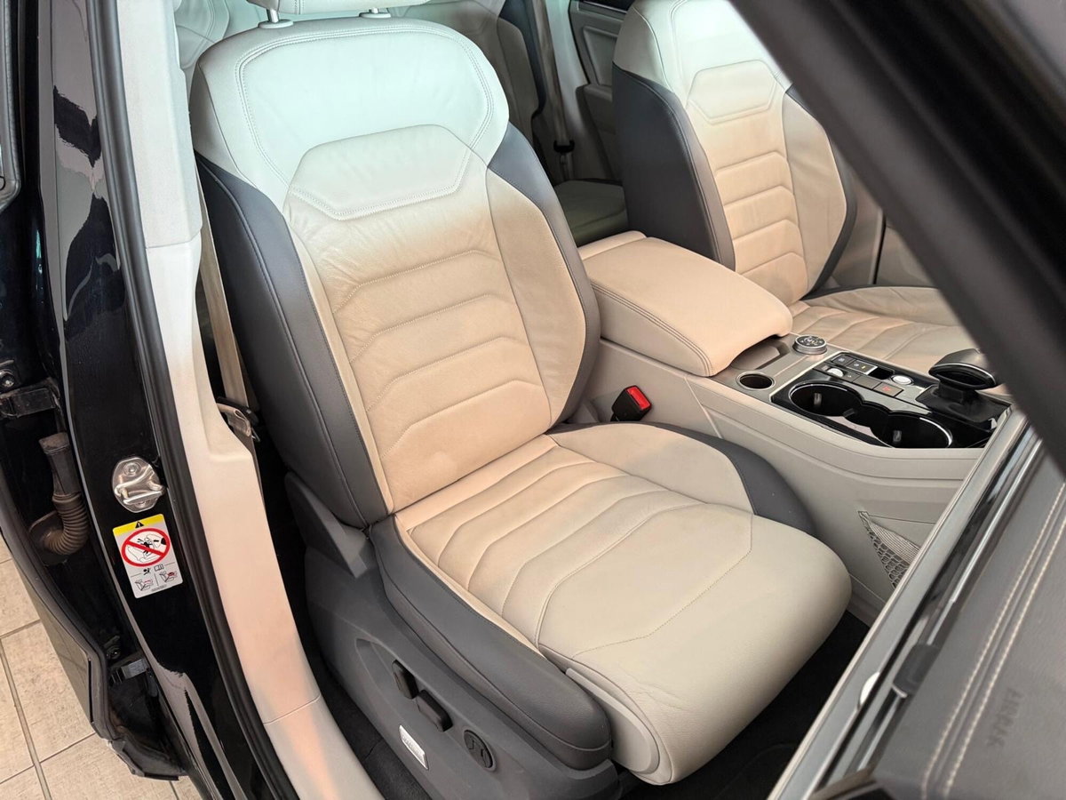 Volkswagen Touareg 3.0 V6 tdi scr R-Line Final Edition 231cv auto (11)