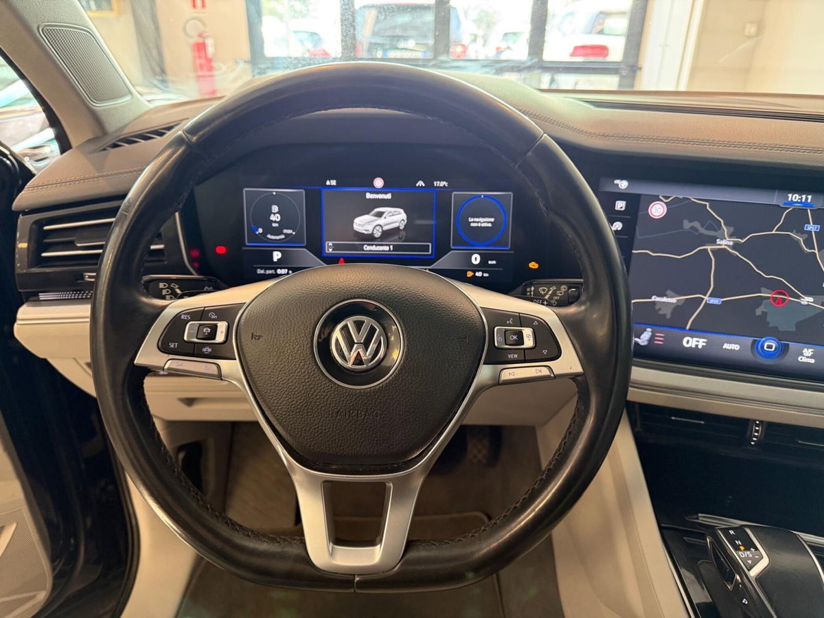 Volkswagen Touareg 3.0 V6 tdi scr R-Line Final Edition 231cv auto (18)