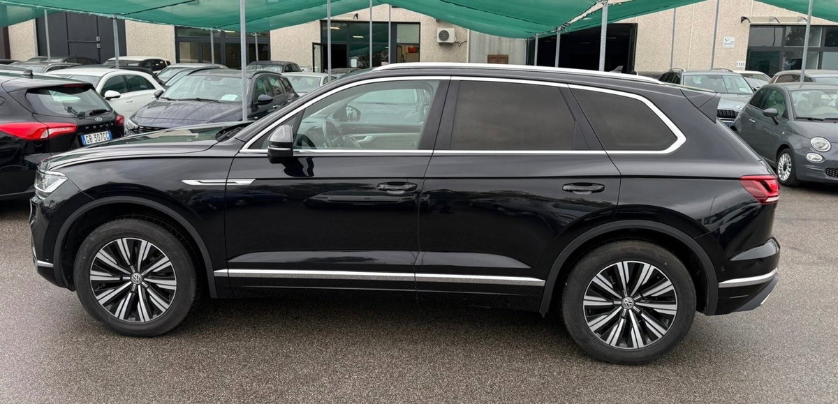 Volkswagen Touareg 3.0 V6 tdi scr R-Line Final Edition 231cv auto (2)