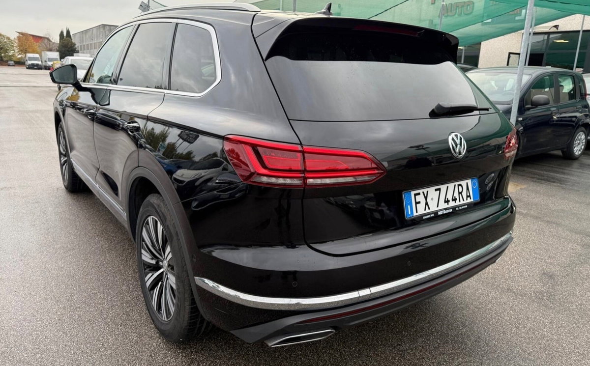 Volkswagen Touareg 3.0 V6 tdi scr R-Line Final Edition 231cv auto (3)