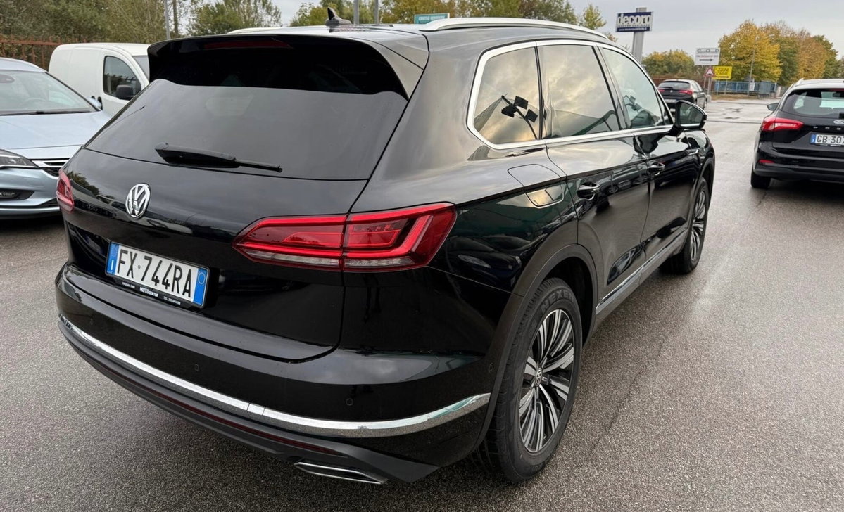 Volkswagen Touareg 3.0 V6 tdi scr R-Line Final Edition 231cv auto (4)