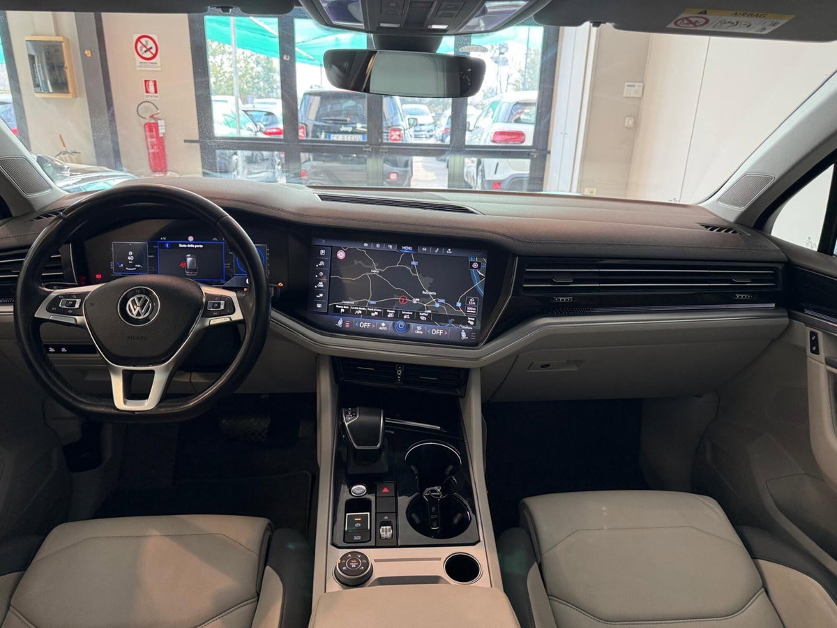 Volkswagen Touareg 3.0 V6 tdi scr R-Line Final Edition 231cv auto (7)