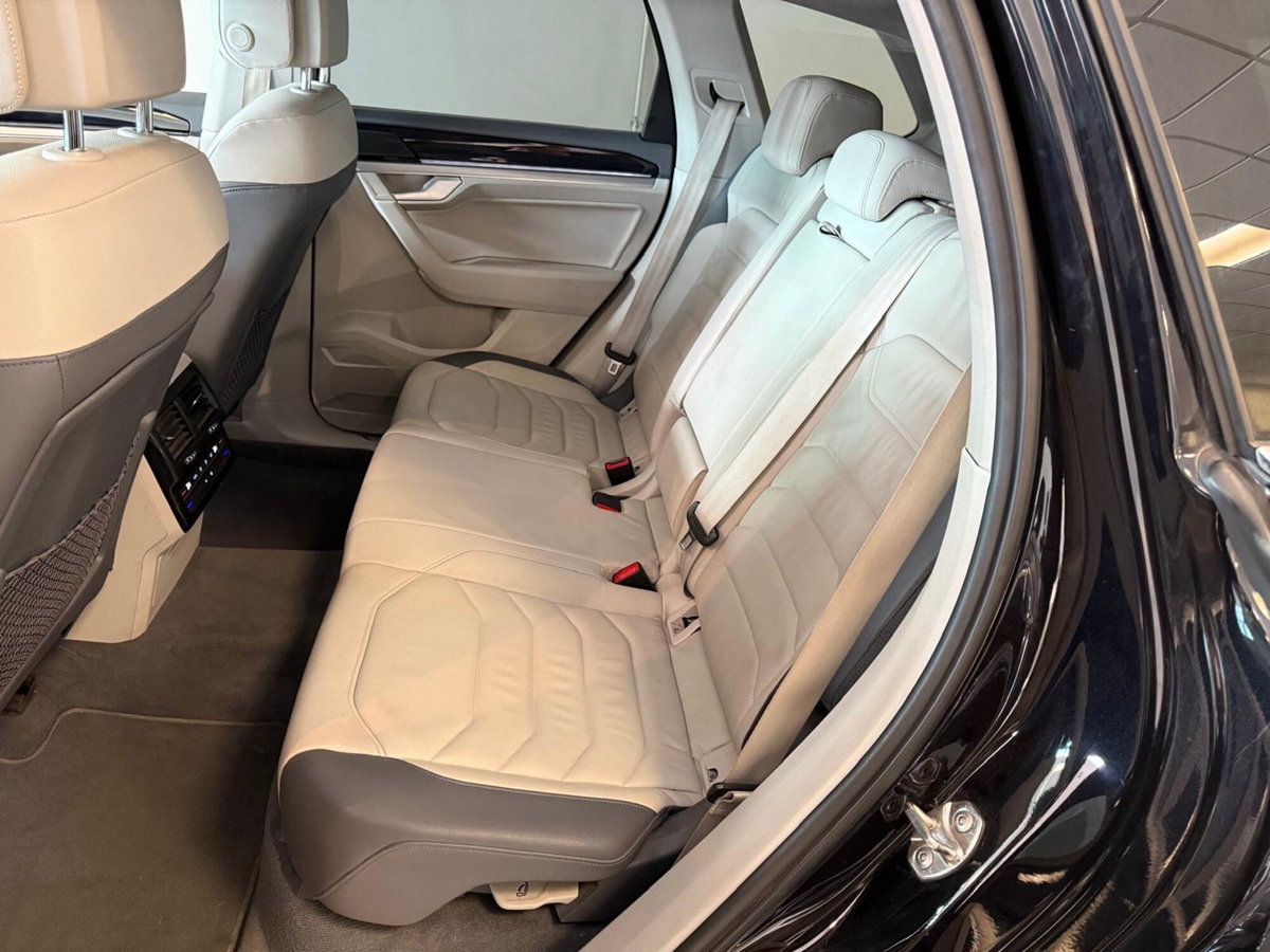 Volkswagen Touareg 3.0 V6 tdi scr R-Line Final Edition 231cv auto (9)