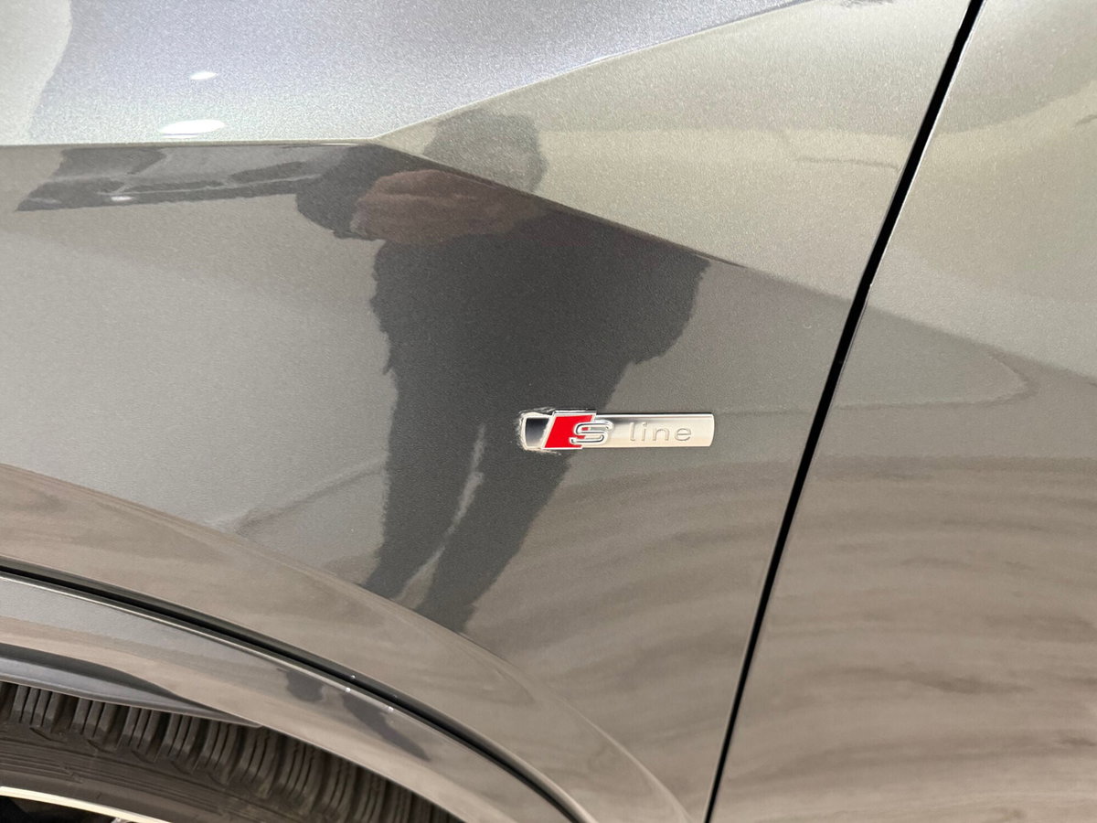 Audi Q2 35 2.0 tdi Identity Black s-tronic (13)