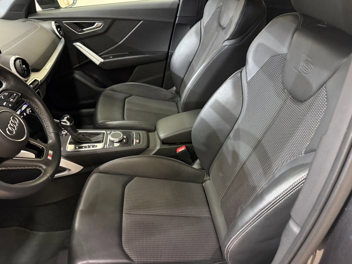 Audi Q2 35 2.0 tdi Identity Black s-tronic (17)