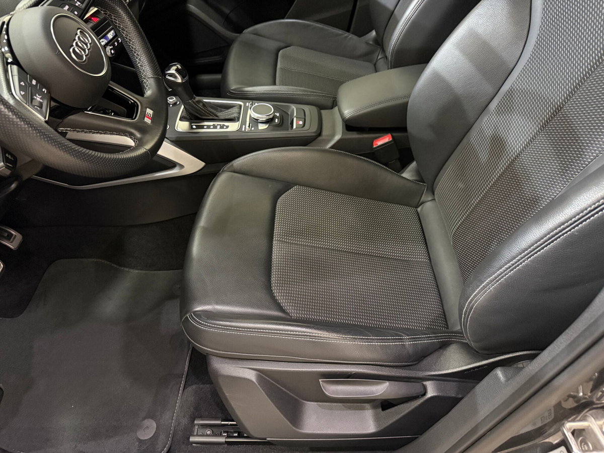 Audi Q2 35 2.0 tdi Identity Black s-tronic (18)
